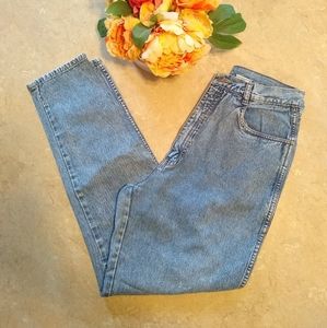 Vintage high rise tapered leg mom jeans